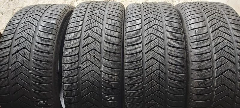 Гуми Зимни 255/40R21, снимка 1 - Гуми и джанти - 30924460