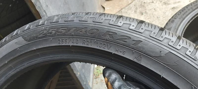 Гуми Зимни 255/40R21, снимка 8 - Гуми и джанти - 30924460