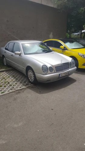 Mercedes-Benz E 220, снимка 2