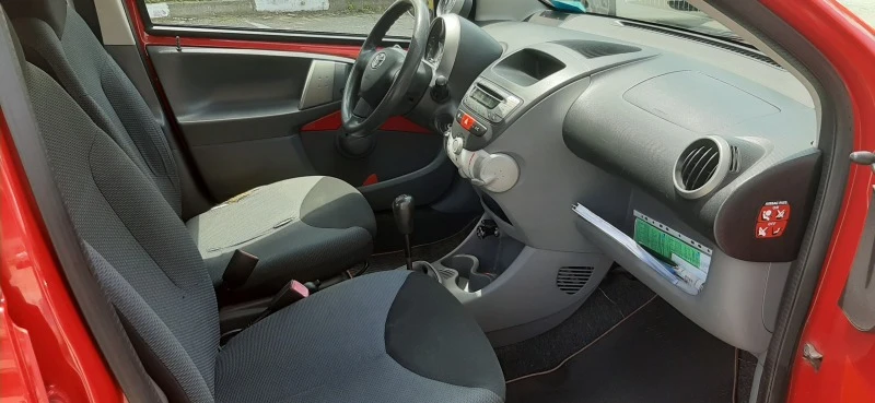 Toyota Aygo 1.0i, снимка 14 - Автомобили и джипове - 47362932