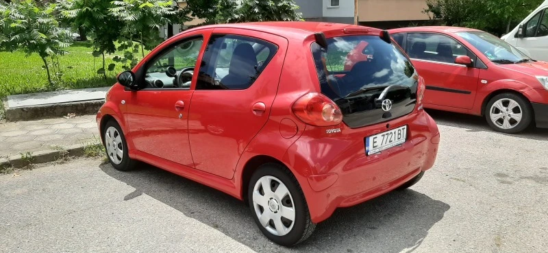 Toyota Aygo 1.0i, снимка 2 - Автомобили и джипове - 47362932