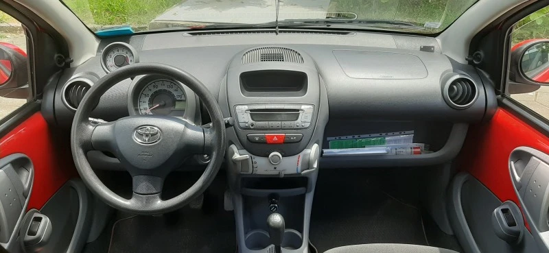 Toyota Aygo 1.0i, снимка 9 - Автомобили и джипове - 47362932