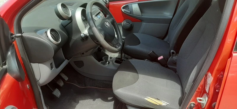 Toyota Aygo 1.0i, снимка 11 - Автомобили и джипове - 47362932