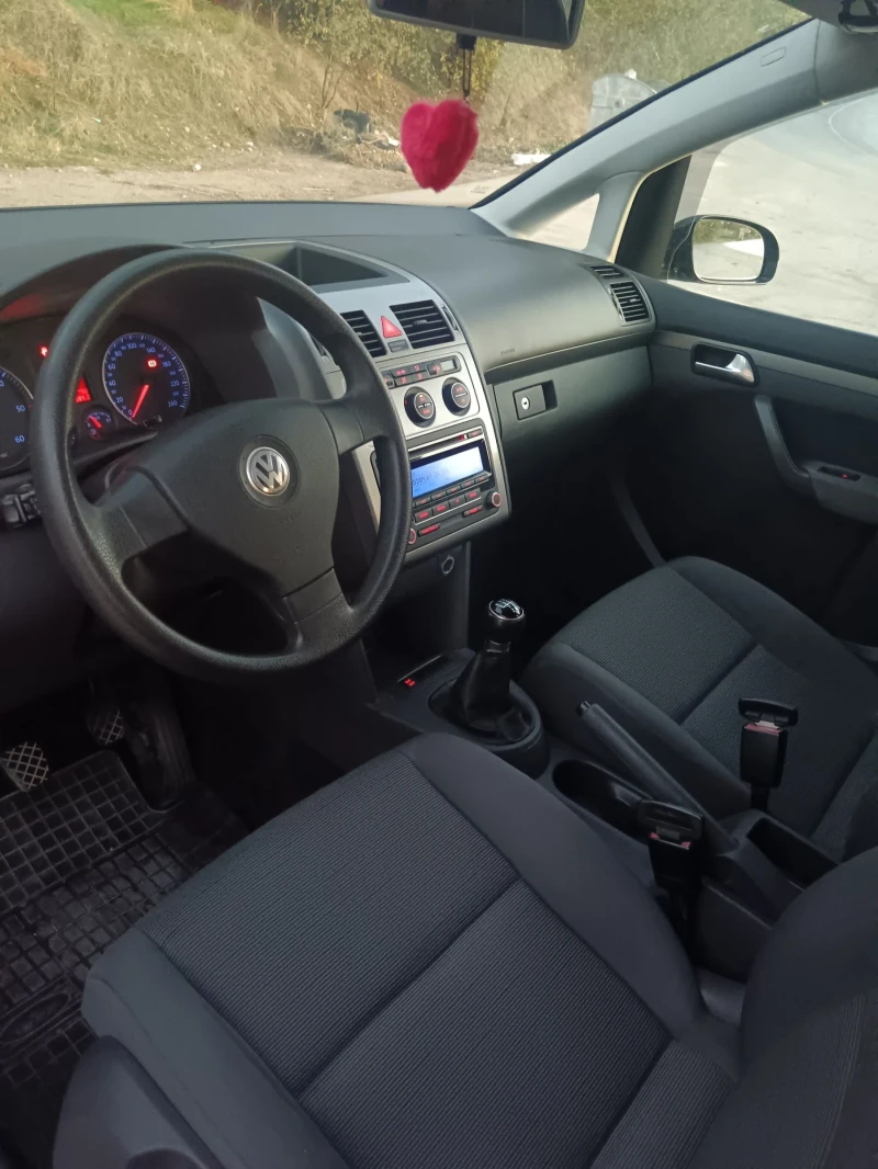 VW Touran 1.9 * 105* , снимка 10 - Автомобили и джипове - 47654372