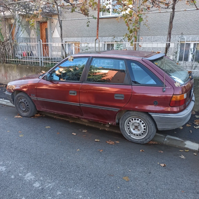 Opel Astra 1.8 бензин, снимка 3 - Автомобили и джипове - 47994887