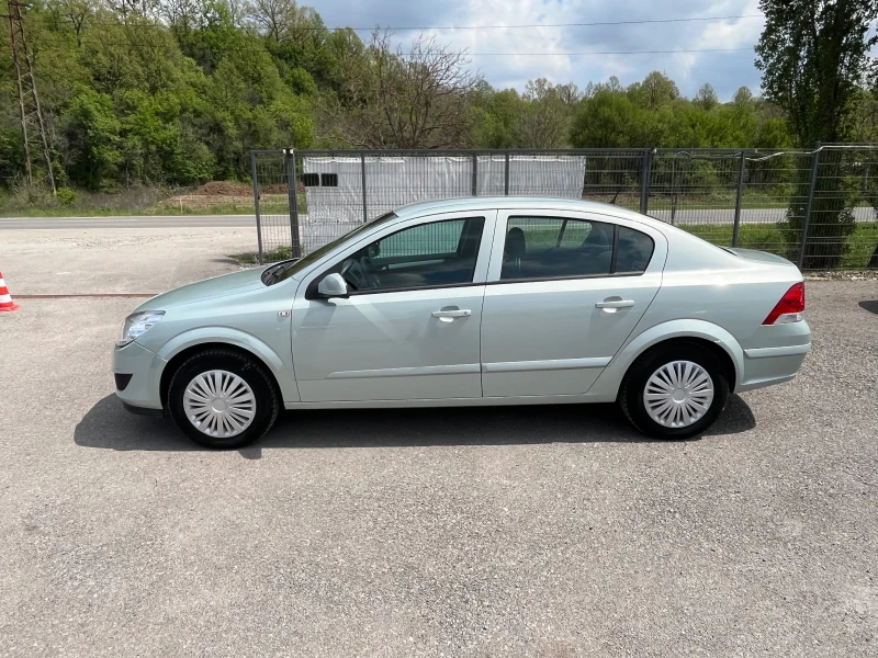 Opel Astra H Седан ОБСЛУЖЕНА, снимка 3 - Автомобили и джипове - 50029596
