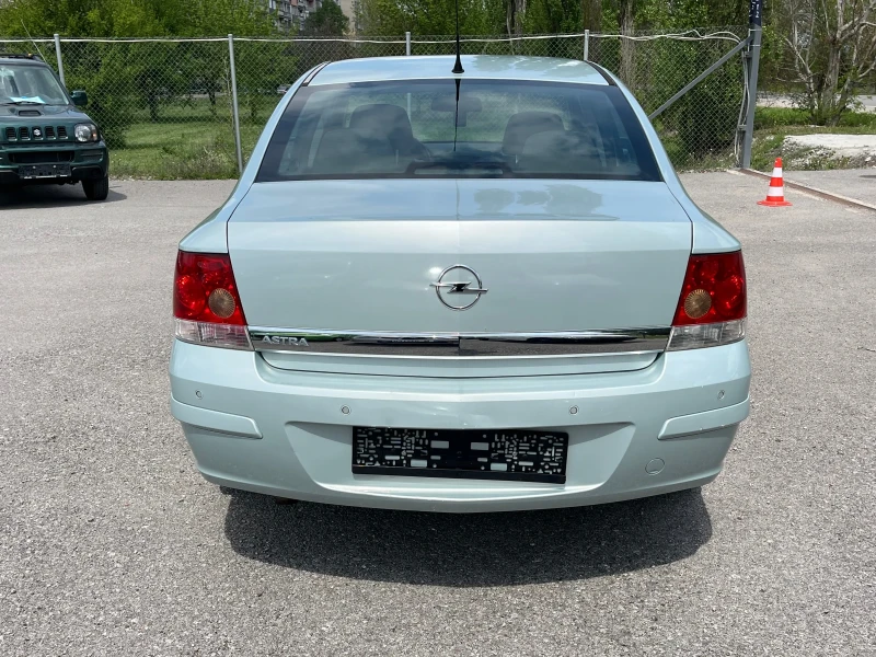 Opel Astra H Седан ОБСЛУЖЕНА, снимка 4 - Автомобили и джипове - 50029596