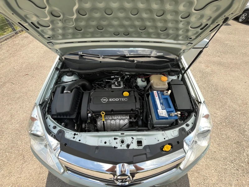 Opel Astra H Седан ОБСЛУЖЕНА, снимка 15 - Автомобили и джипове - 50029596