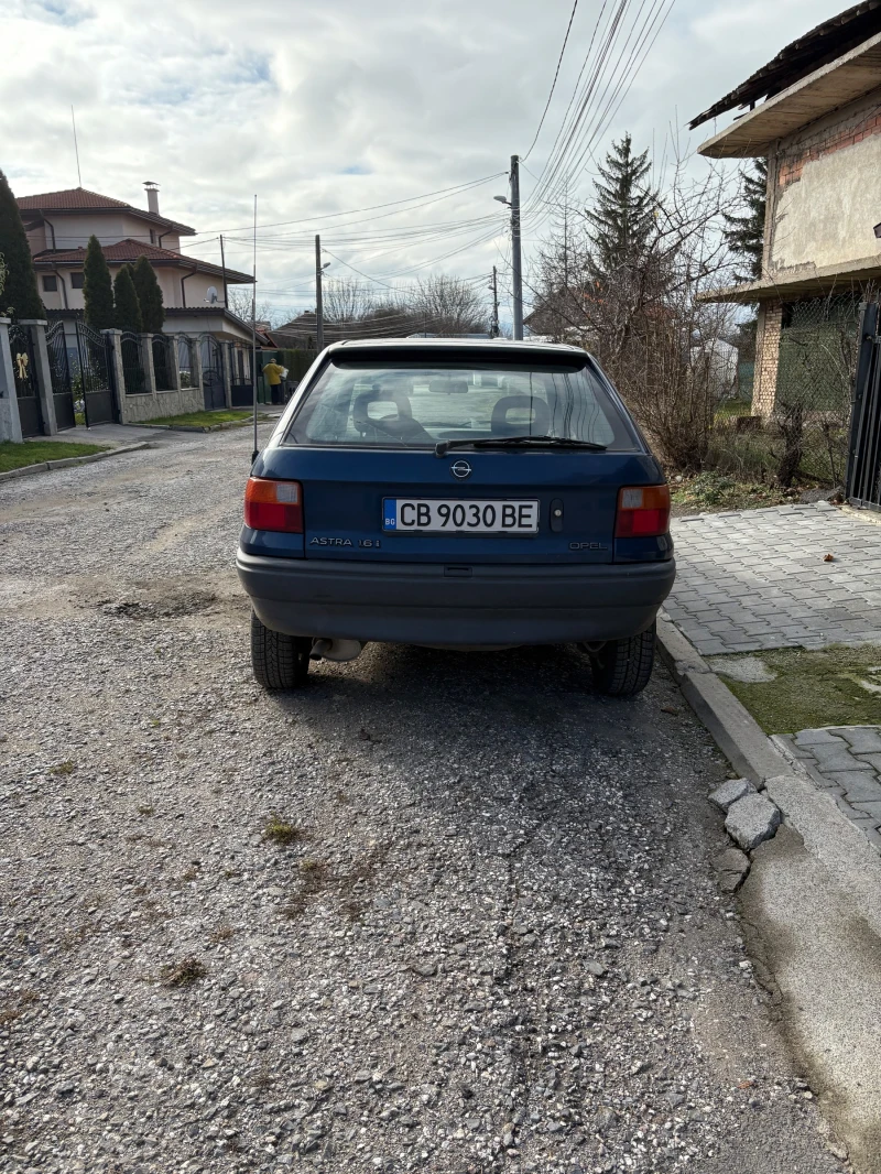 Opel Astra 1.6i mono, снимка 4 - Автомобили и джипове - 52821545