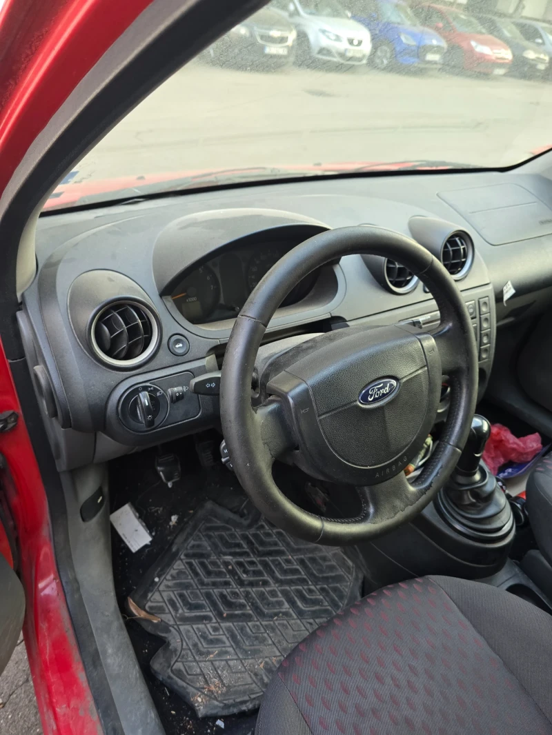 Ford Fiesta 1.4, снимка 4 - Автомобили и джипове - 52987662