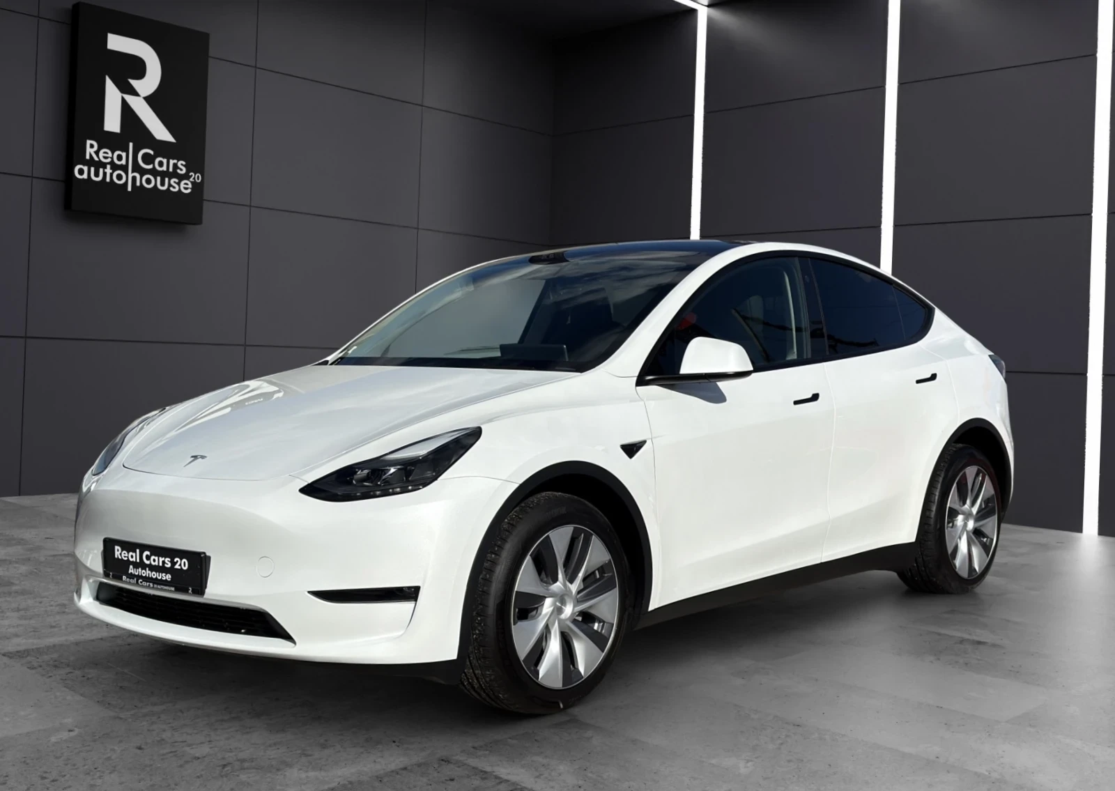 Tesla Model Y LONG RANGE* AWD* НЕМСКИ АВТОМОБИЛ , снимка 1