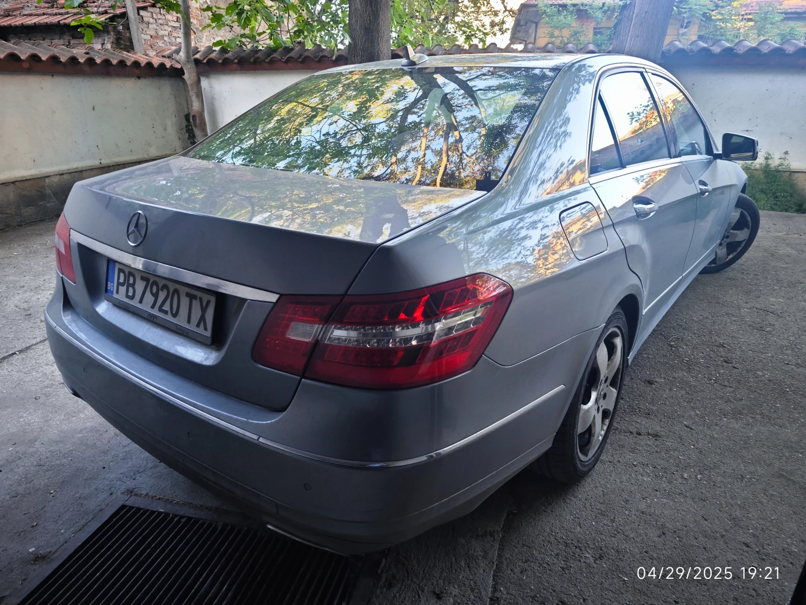 Mercedes-Benz E 200 Avangarde, Газ - изображение 6
