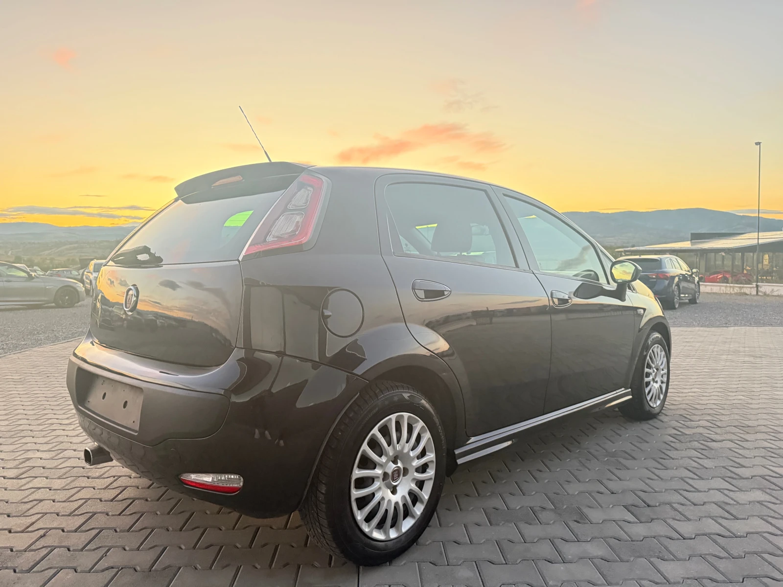 Fiat Punto 1.4i 16v 105 ks EVO !!  - изображение 5