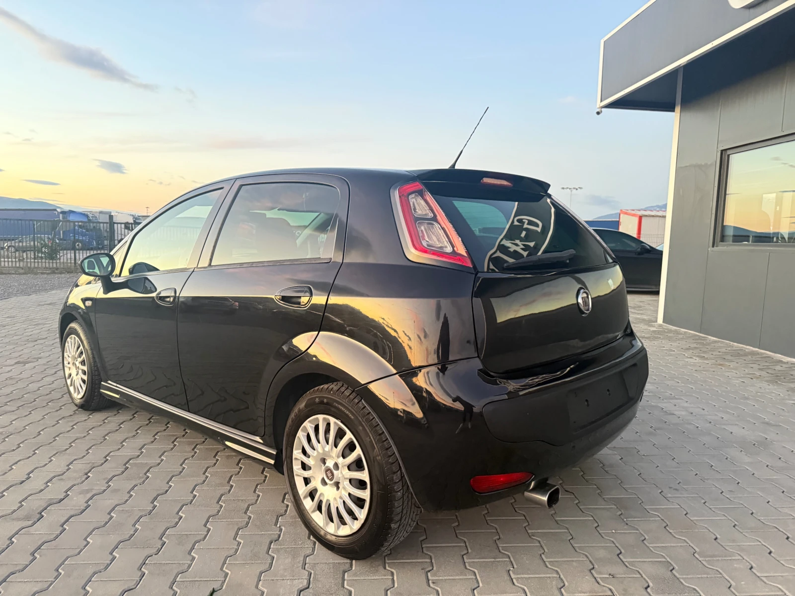 Fiat Punto 1.4i 16v 105 ks EVO !!  - изображение 7