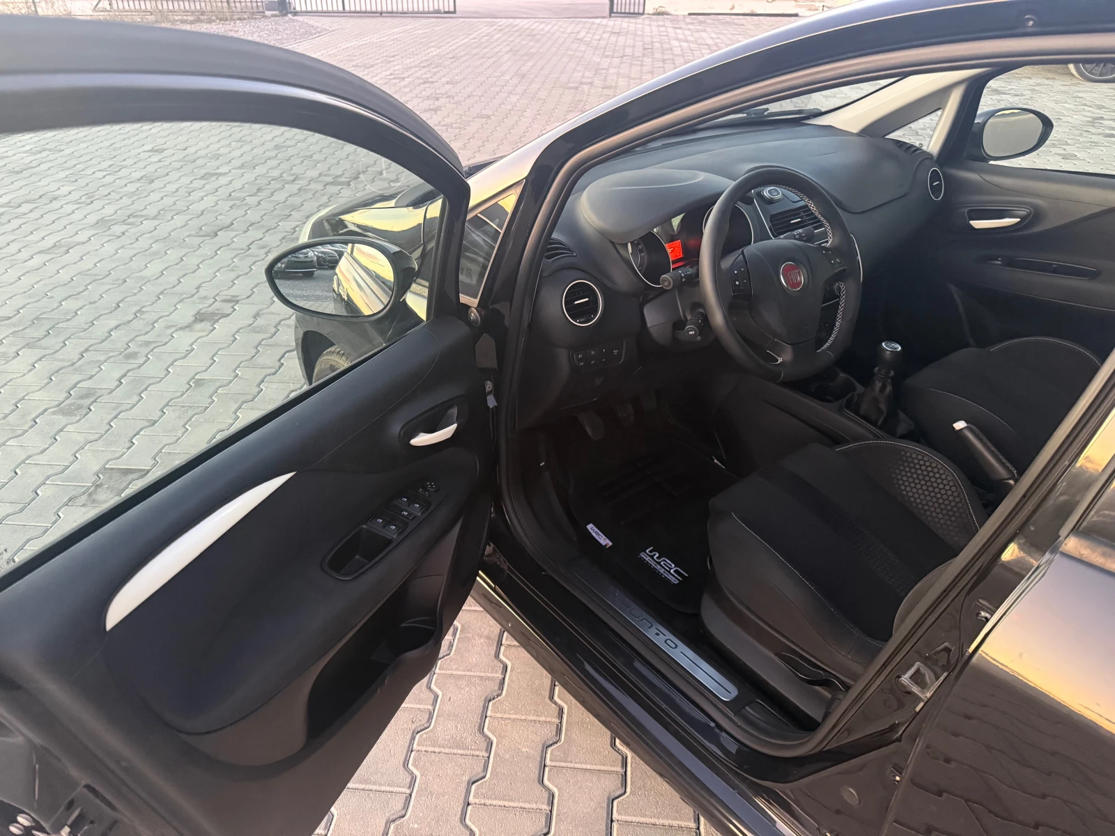 Fiat Punto 1.4i 16v 105 ks EVO !!  - изображение 9