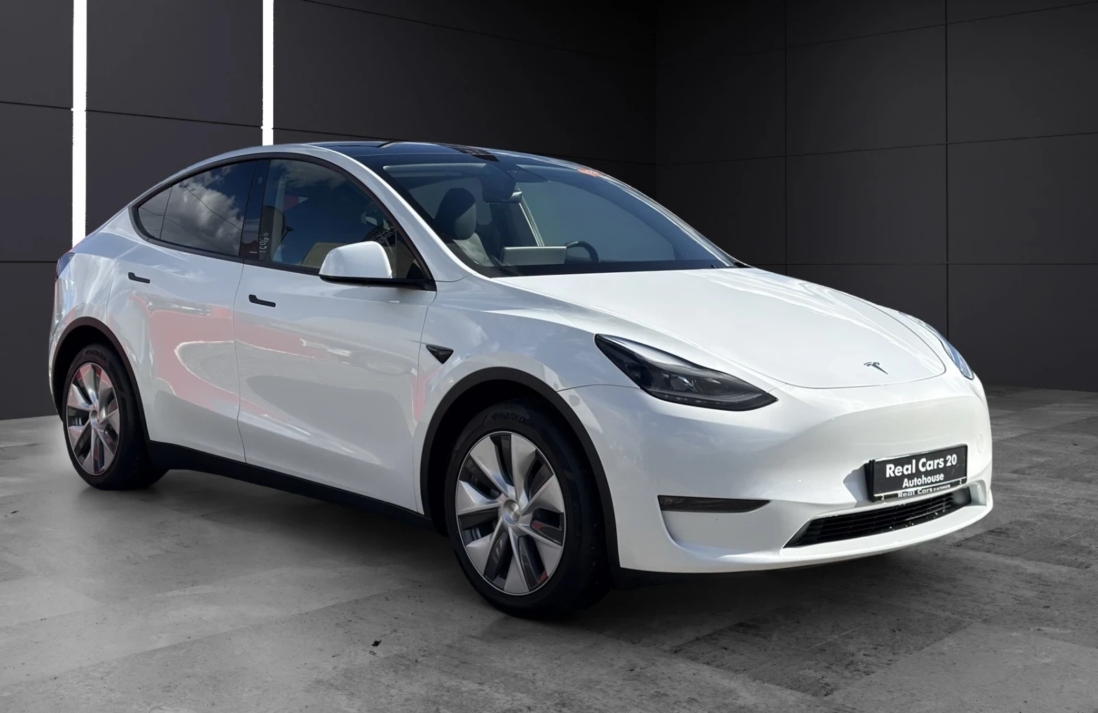 Tesla Model Y LONG RANGE* AWD* НЕМСКИ АВТОМОБИЛ  - изображение 3