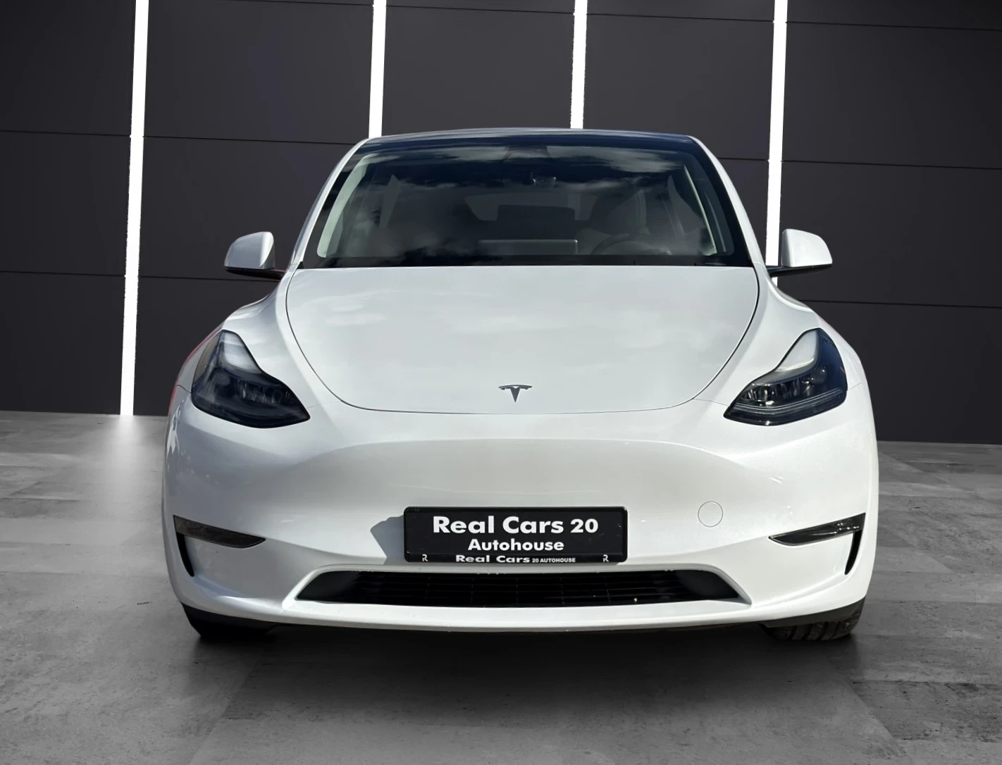 Tesla Model Y LONG RANGE* AWD* НЕМСКИ АВТОМОБИЛ  - изображение 2