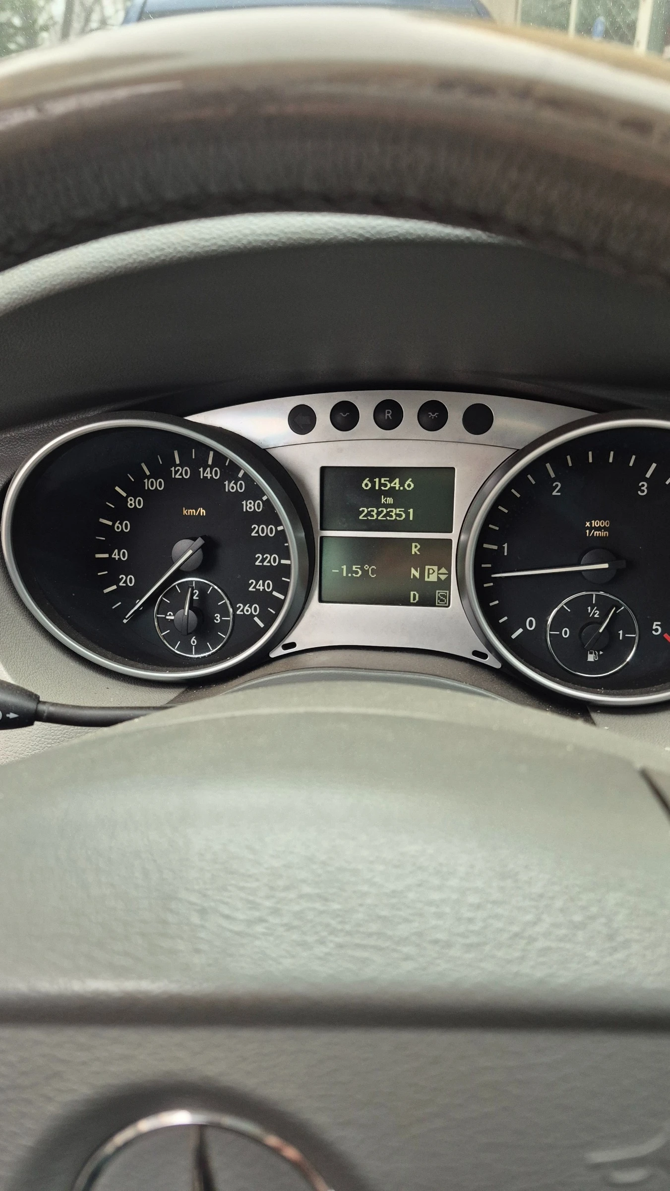 Mercedes-Benz R 320  - изображение 6