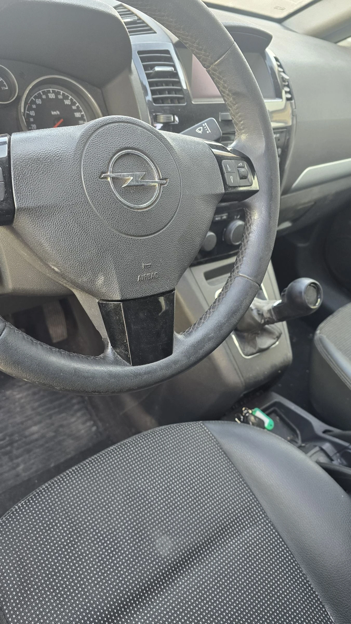 Opel Zafira 1.9 150 к.с 7 места 2010 , снимка 11 - Автомобили и джипове - 53708215