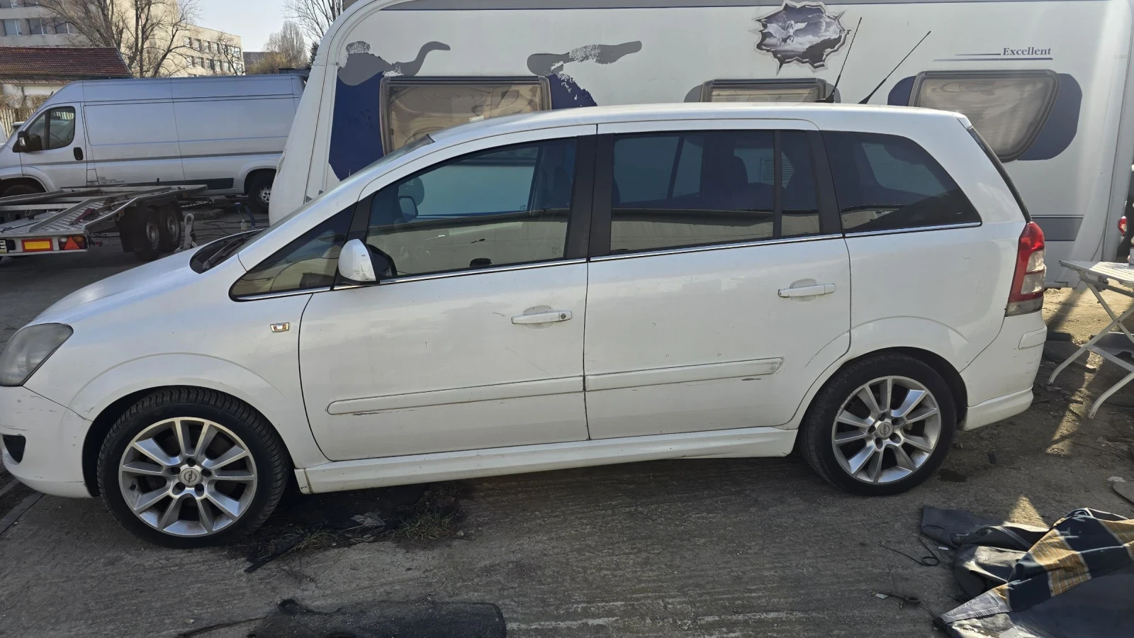Opel Zafira 1.9 150 к.с 7 места 2010 , снимка 3 - Автомобили и джипове - 53708215