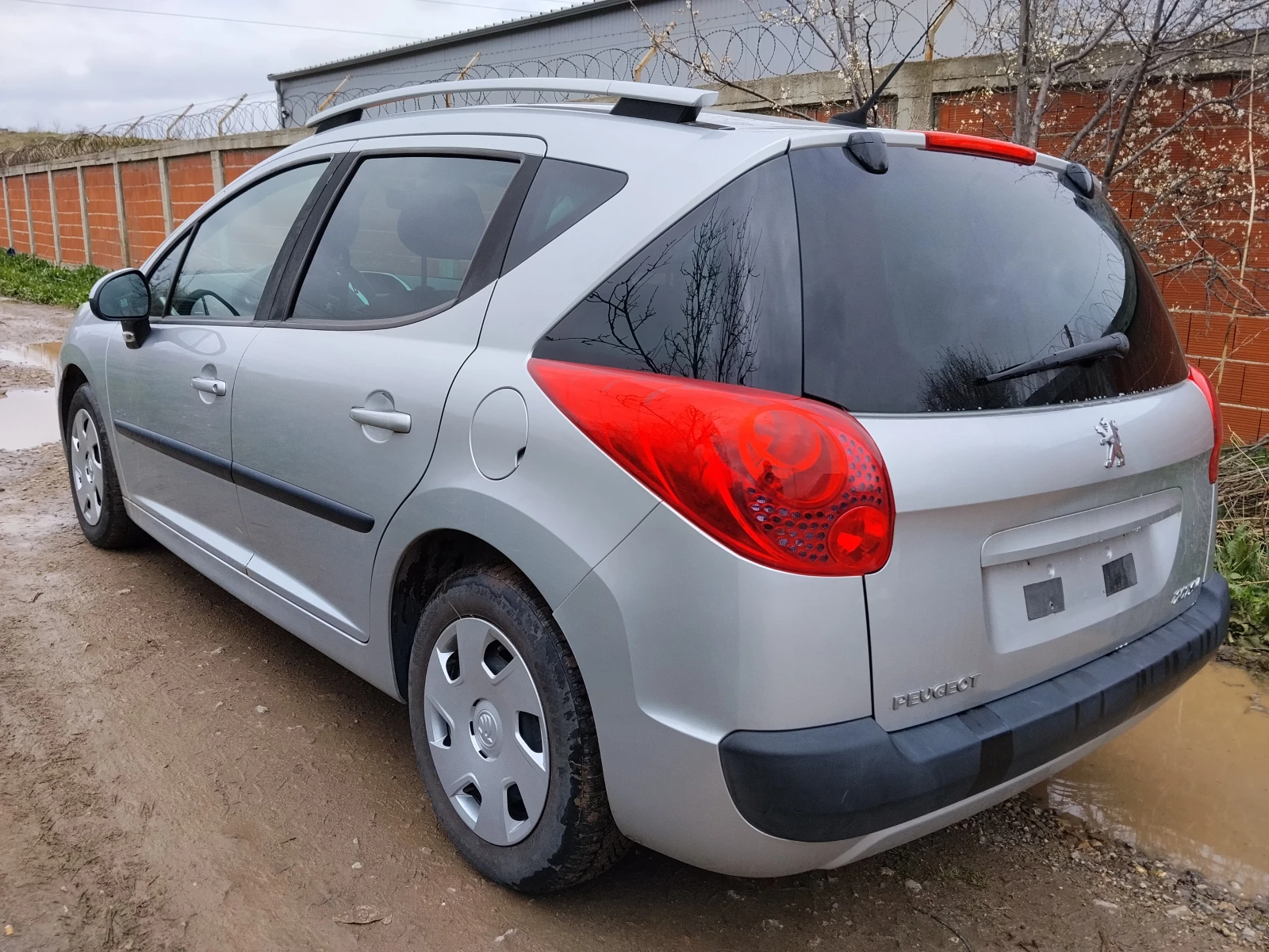 Peugeot 207 1.6 HDI, снимка 6 - Автомобили и джипове - 54030028