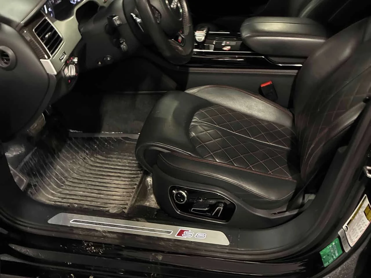 Audi S8 plus / 360 / DISTRONIC / B&O / МАСАЖИ / ОБДУХВАНЕ, снимка 13 - Автомобили и джипове - 54071291