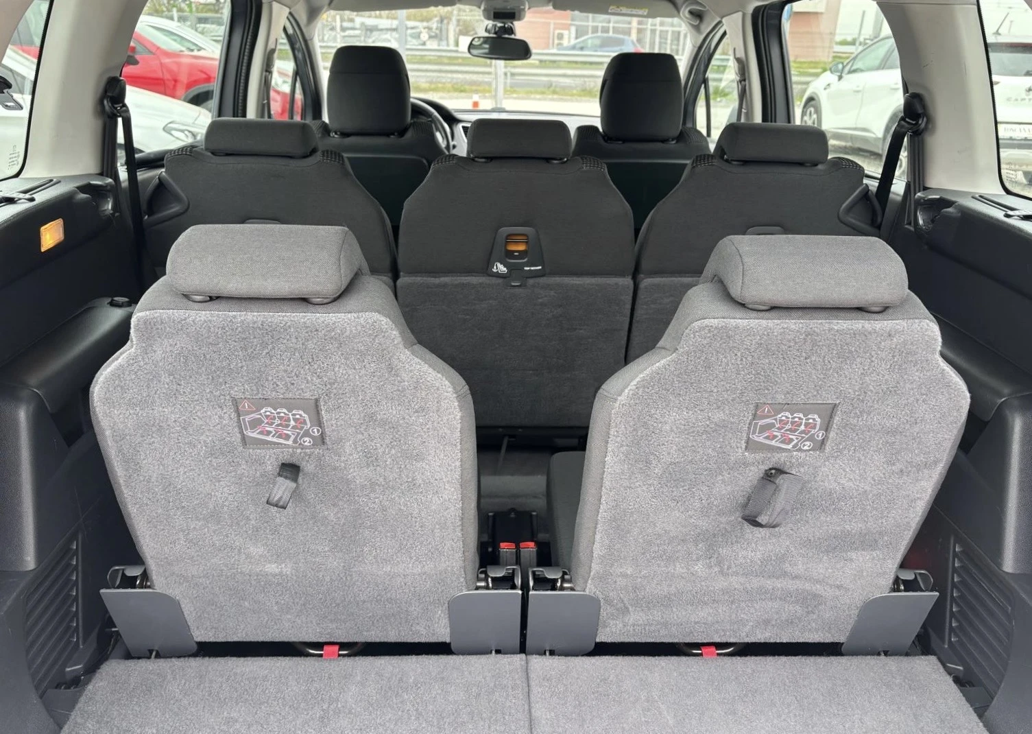 Peugeot 5008 1.6hdi* 7местен* Навигация* Лизинг, снимка 12 - Автомобили и джипове - 54218869