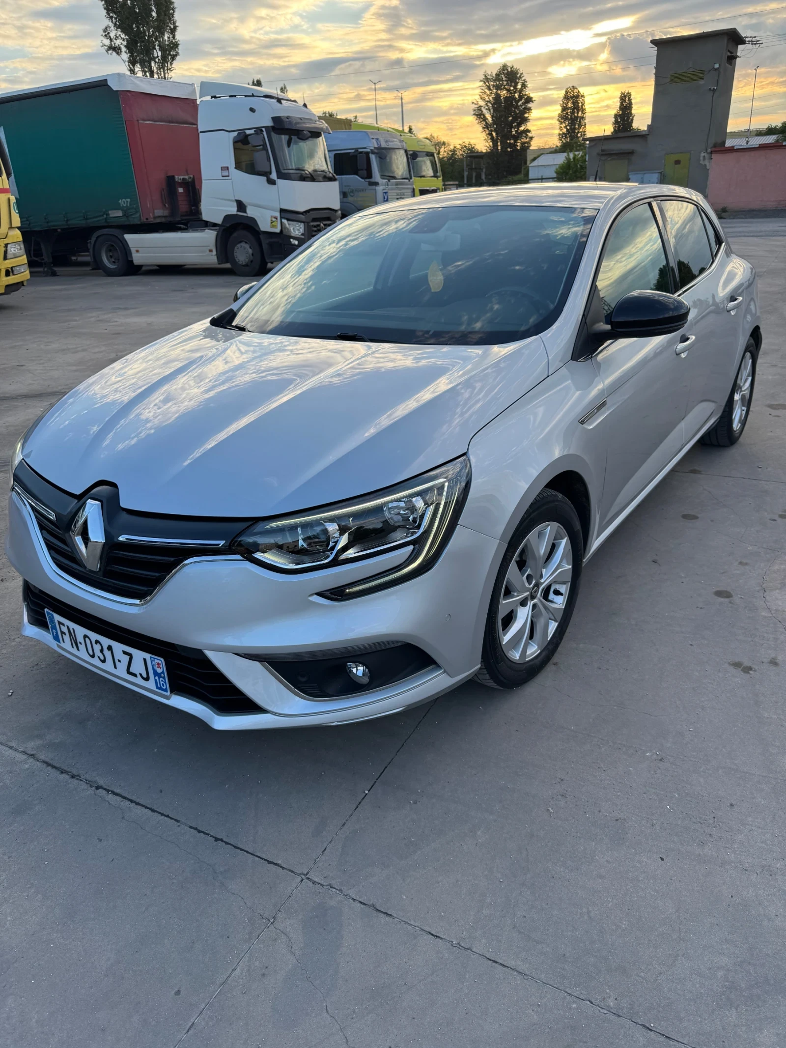 Renault Megane 1.3i LIMITED , снимка 2 - Автомобили и джипове - 54665494