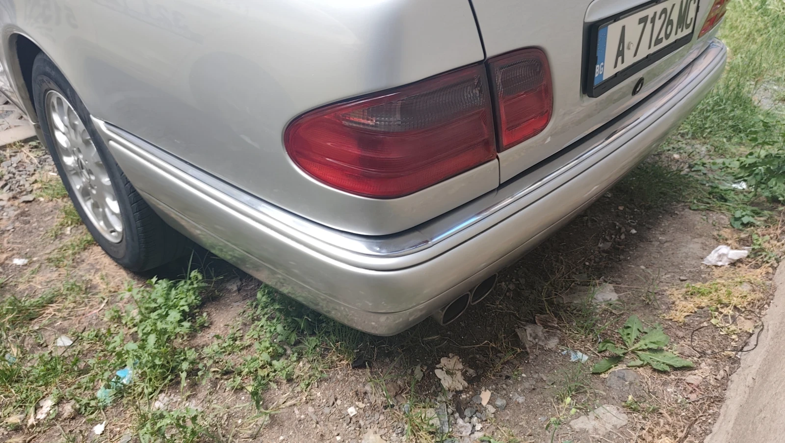 Mercedes-Benz E 220, снимка 4 - Автомобили и джипове - 54930690