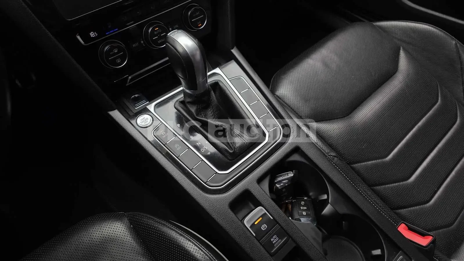 VW Arteon PRESTIGE R-LINE ПОДГРЕВ/ОБДУХВАНЕ/ПАНОРАМА/360CAM, снимка 8 - Автомобили и джипове - 55299639