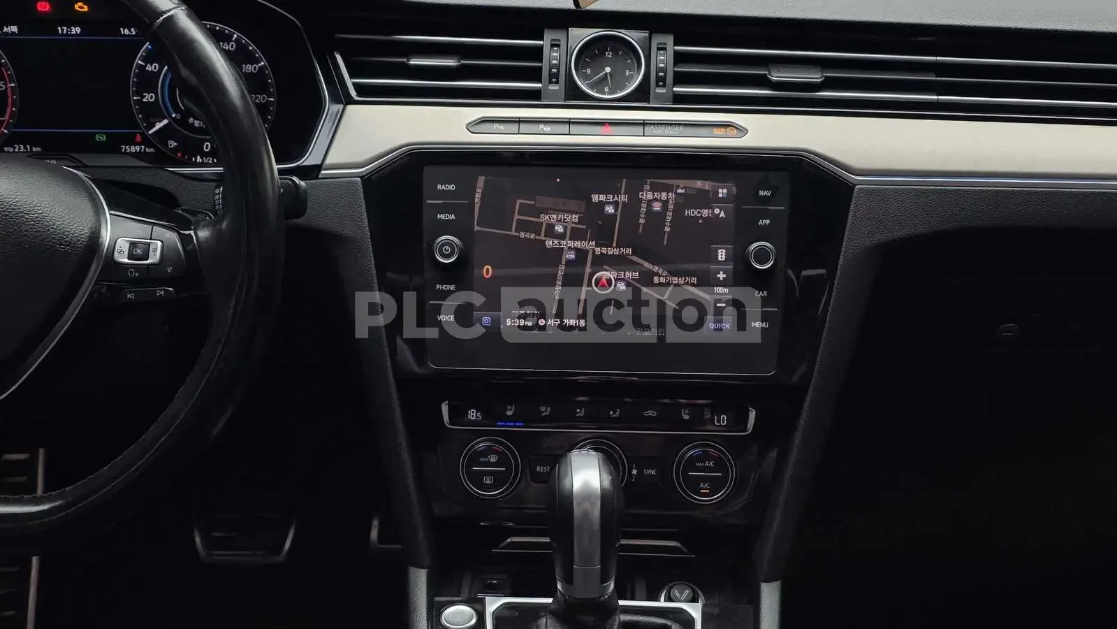 VW Arteon PRESTIGE R-LINE ПОДГРЕВ/ОБДУХВАНЕ/ПАНОРАМА/360CAM, снимка 13 - Автомобили и джипове - 55299639