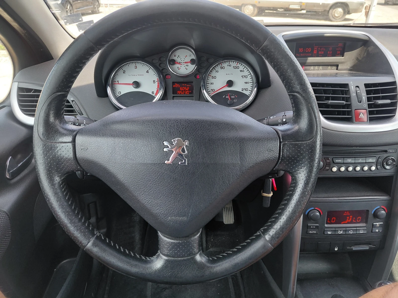 Peugeot 207 1.6HDI * Обслужен* 90к.с., снимка 6 - Автомобили и джипове - 55314626