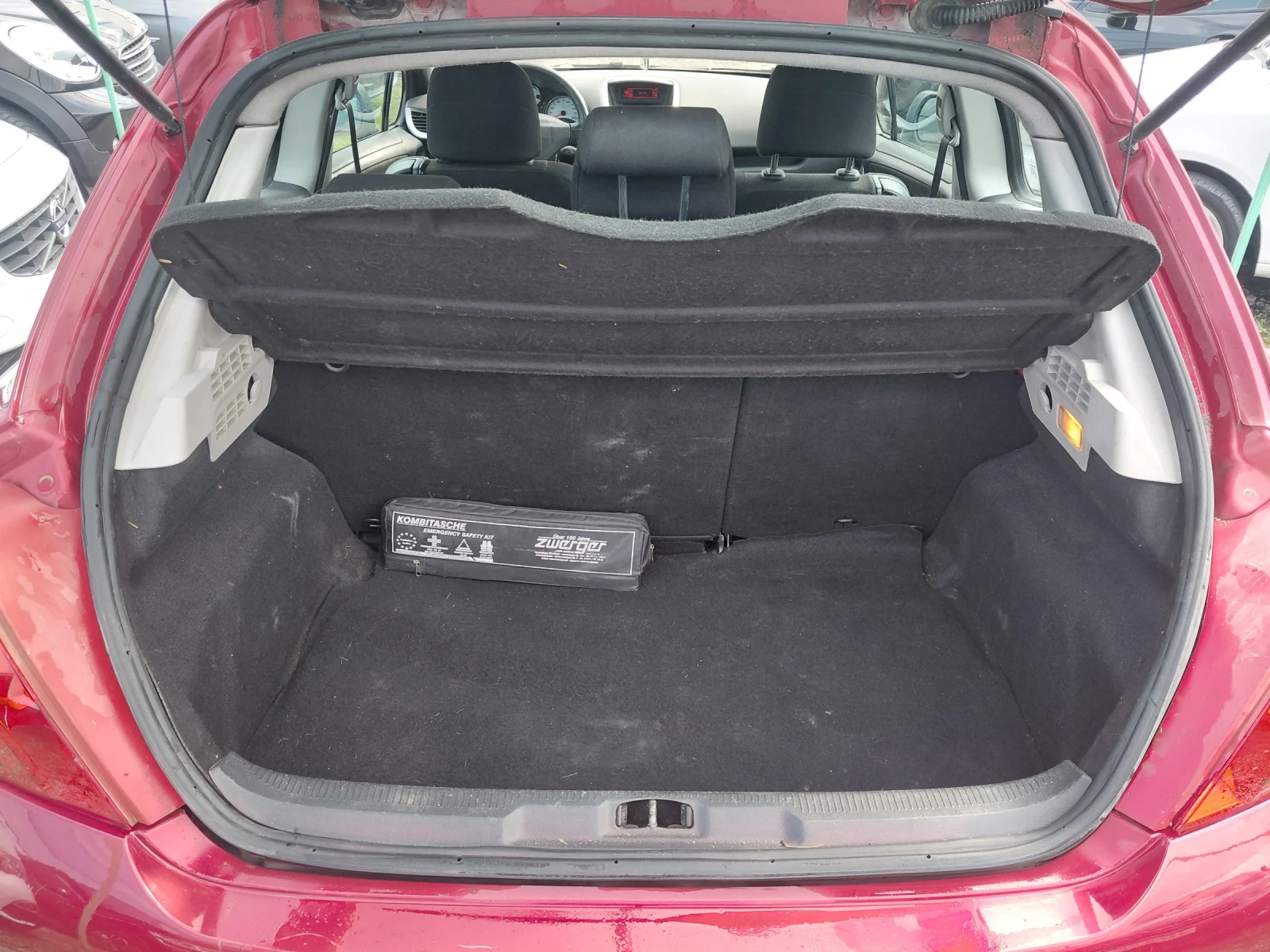 Peugeot 207 1.6HDI * Обслужен* 90к.с., снимка 12 - Автомобили и джипове - 55314626