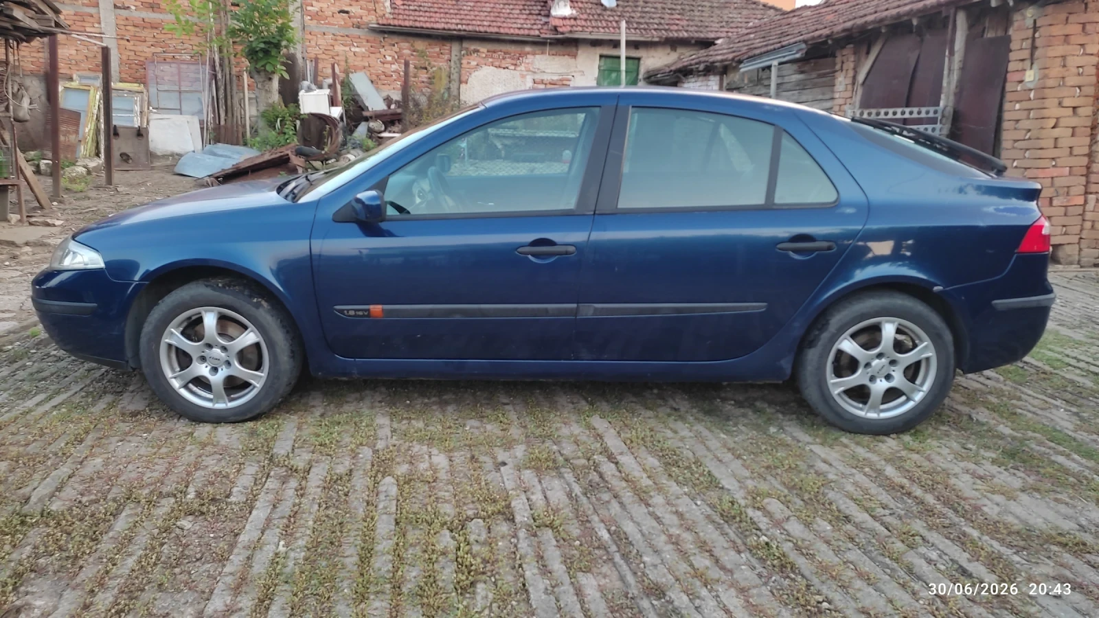 Renault Laguna 1, 8 16v Газ/Бензин, снимка 4 - Автомобили и джипове - 55606856