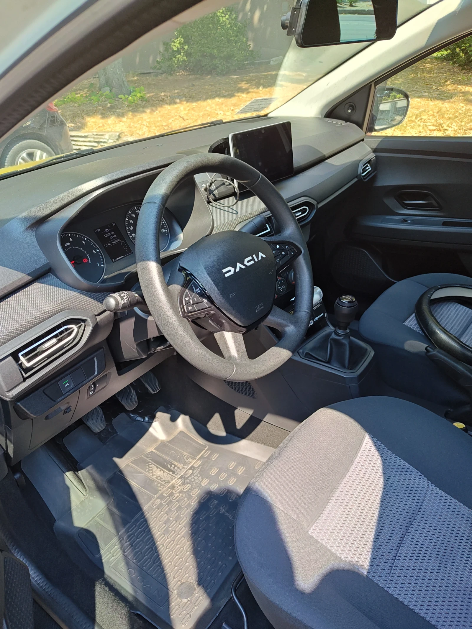 Dacia Logan, снимка 8 - Автомобили и джипове - 55720331