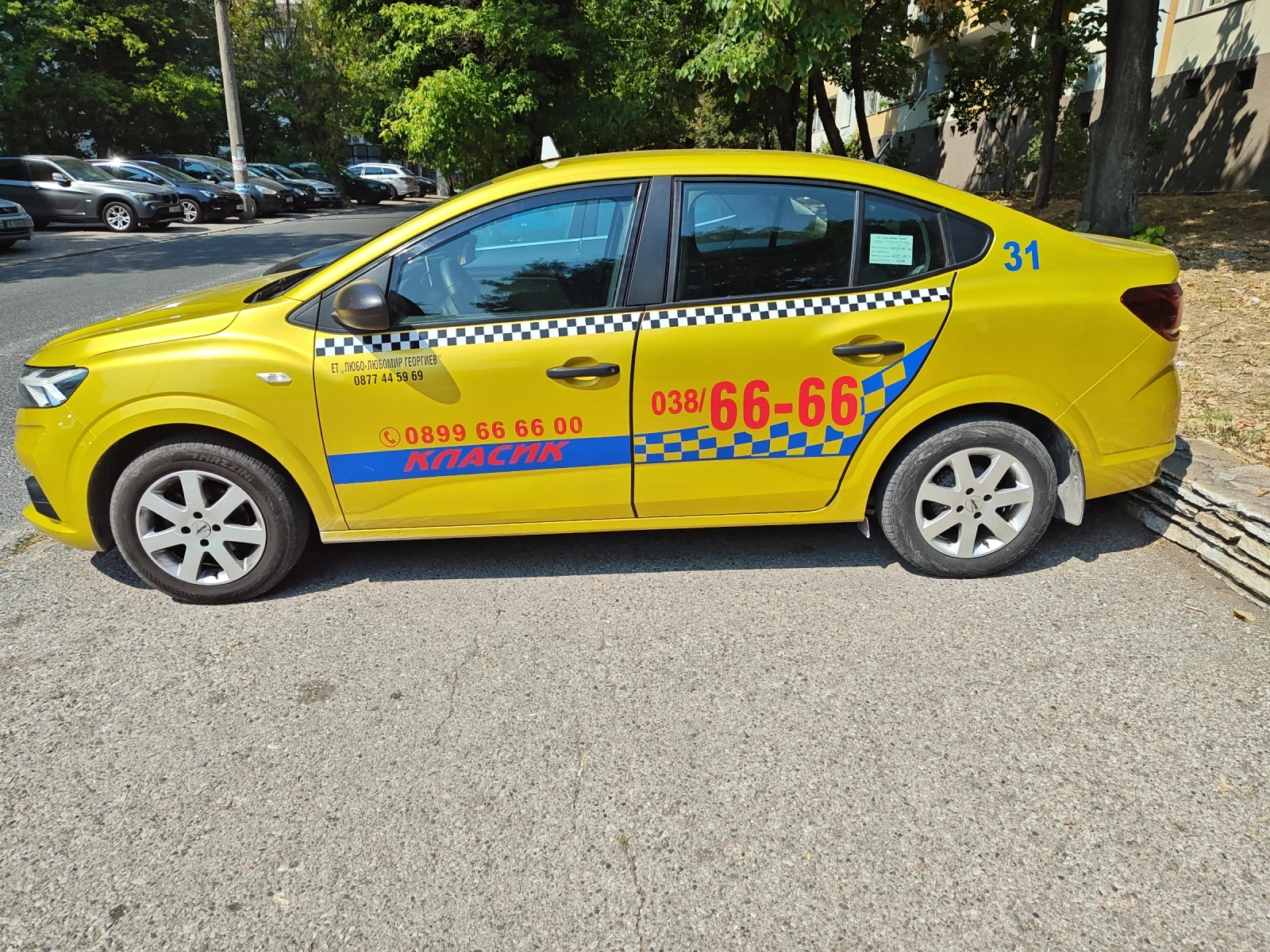 Dacia Logan, снимка 9 - Автомобили и джипове - 55720331