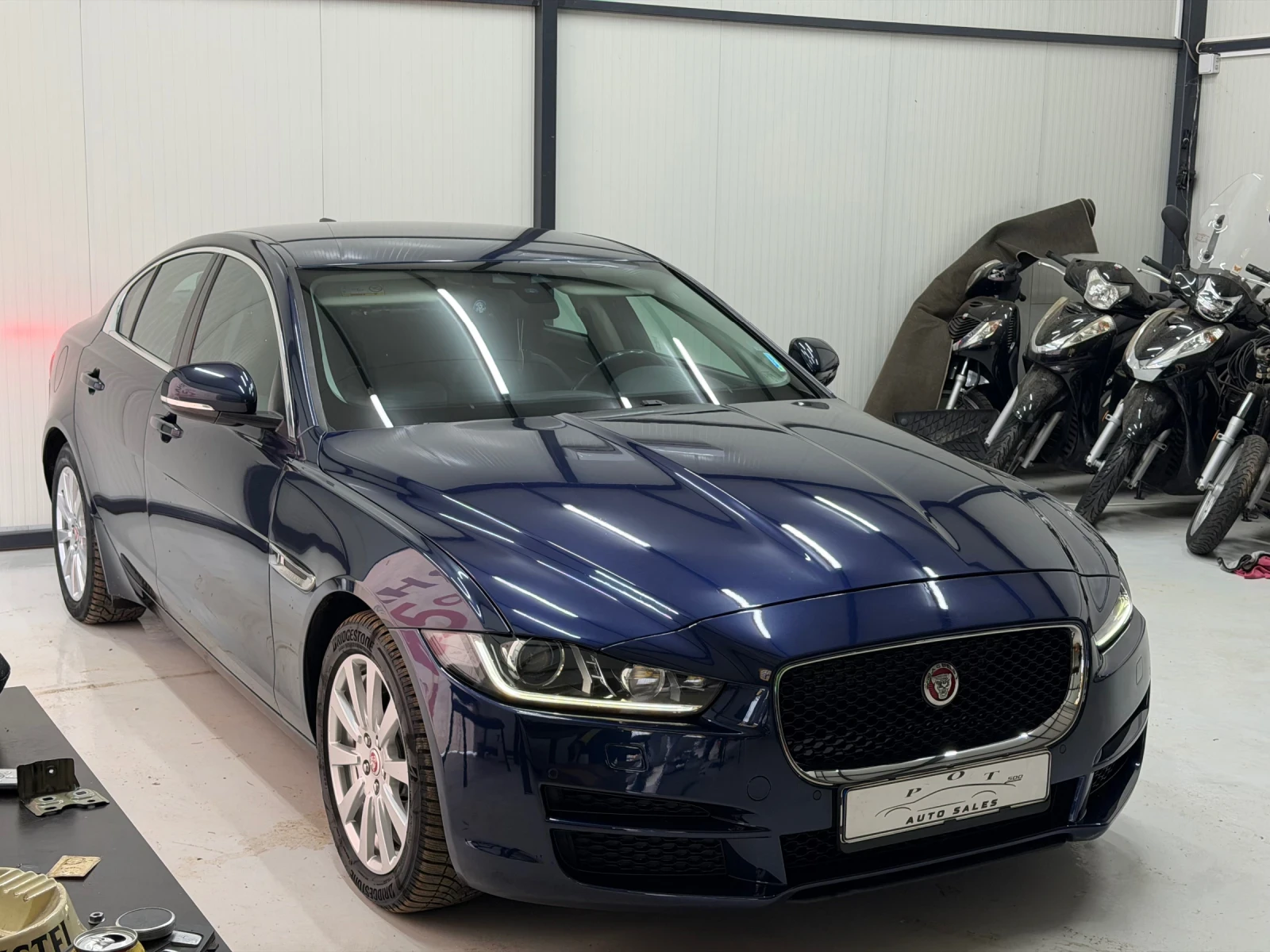Jaguar XE, снимка 2 - Автомобили и джипове - 56677253