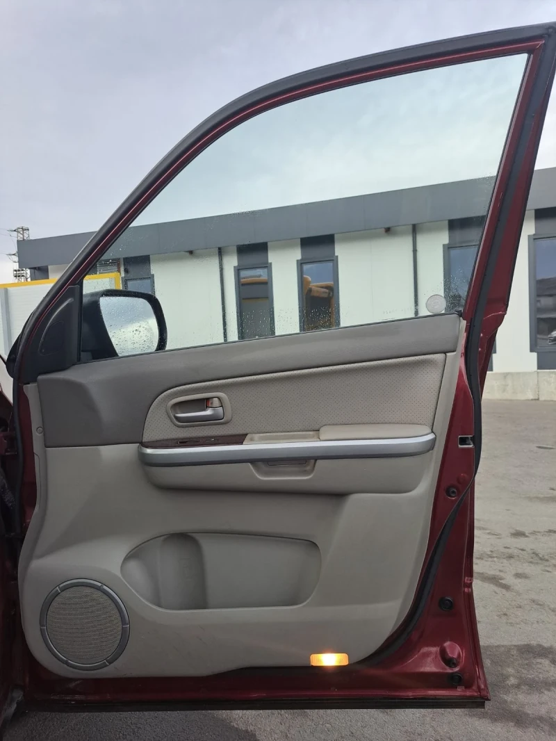 Suzuki Grand vitara 2.7 Luxury 4x4, снимка 8 - Автомобили и джипове - 51709417