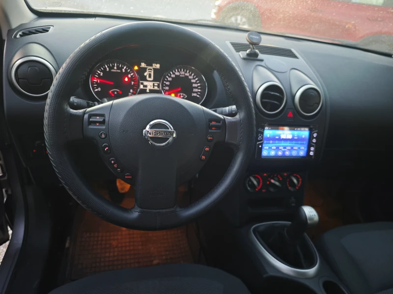 Nissan Qashqai 1.6i 16v , снимка 8 - Автомобили и джипове - 52804610