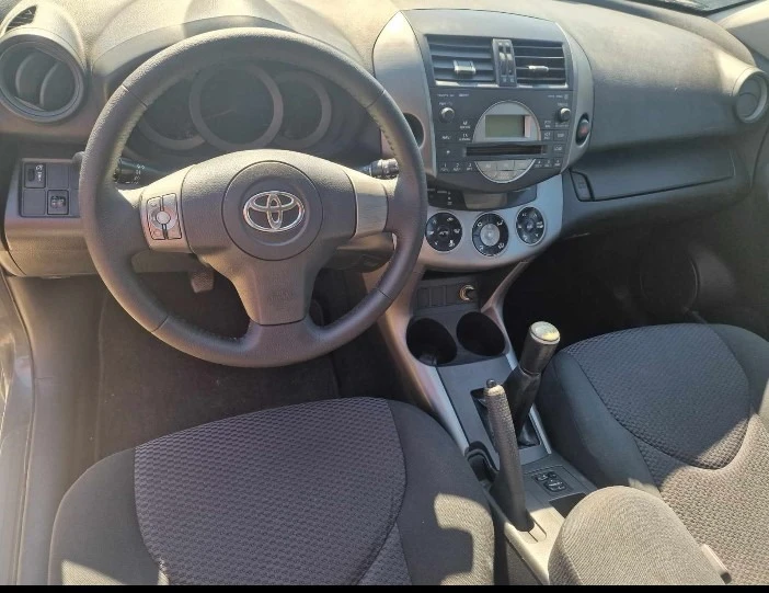 Toyota Rav4 2.0 ръчна, снимка 6 - Автомобили и джипове - 46771450