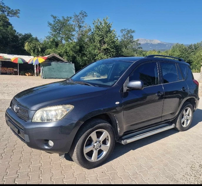 Toyota Rav4 2.0 ръчна, снимка 2 - Автомобили и джипове - 46771450