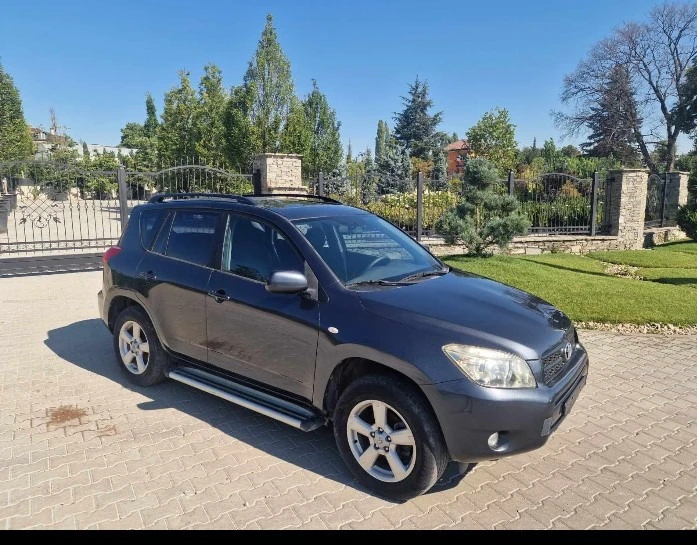 Toyota Rav4 2.0 ръчна, снимка 1 - Автомобили и джипове - 46771450