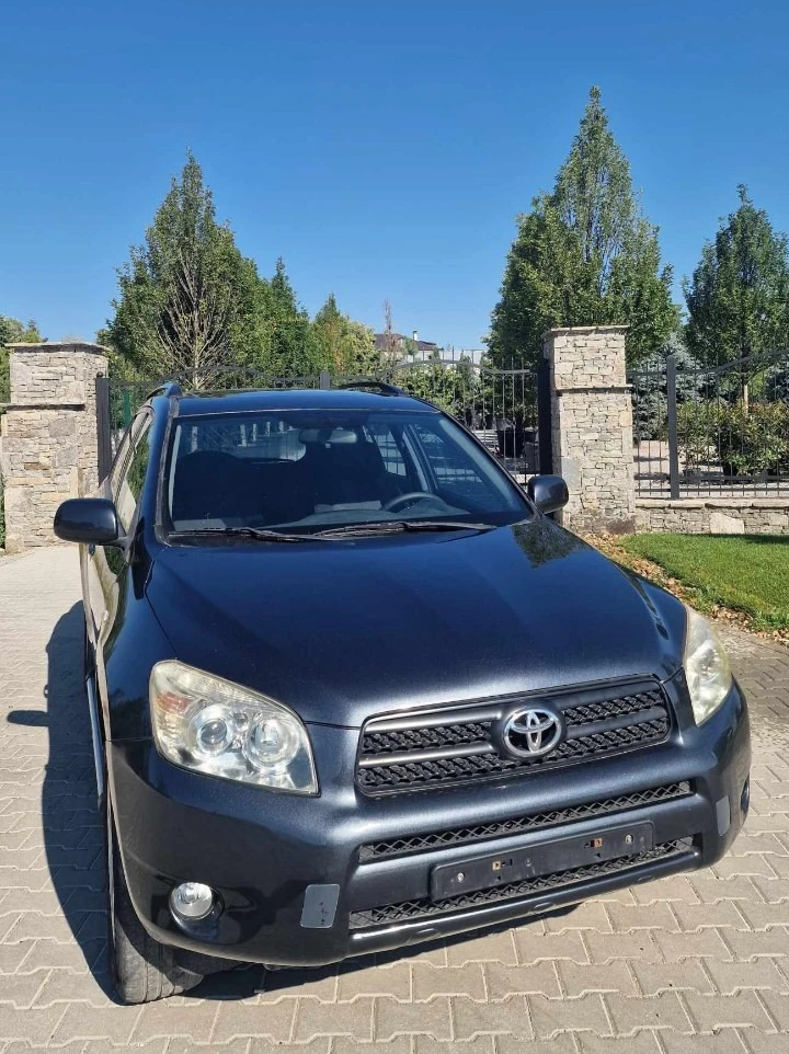 Toyota Rav4 2.0 ръчна, снимка 3 - Автомобили и джипове - 46771450