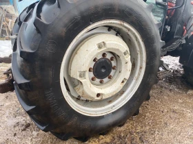 Трактор Valtra А82 с челен товарач, кофа и климатик, снимка 2