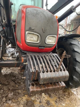 Трактор Valtra А82 с челен товарач, кофа и климатик, снимка 3