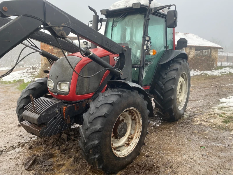 Трактор Valtra А82 с челен товарач, кофа и климатик, снимка 9 - Селскостопанска техника - 53009865