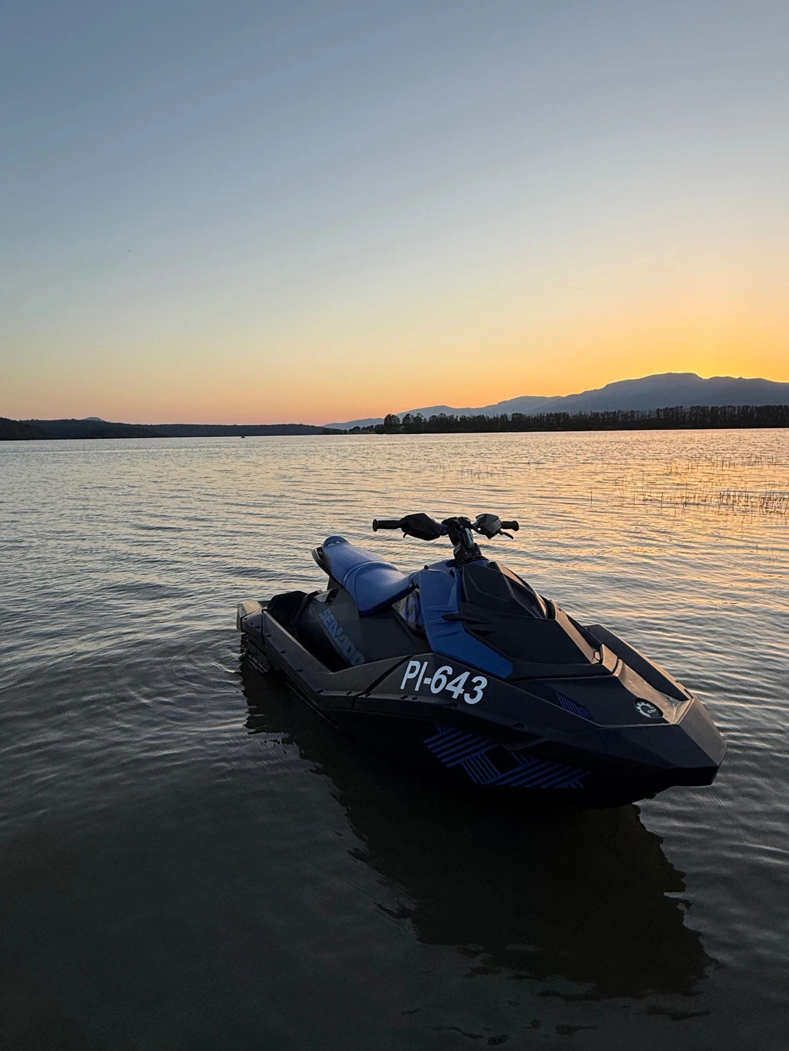 Джет Bombardier Sea Doo Spark trixx 3up, снимка 3 - Воден транспорт - 54904554