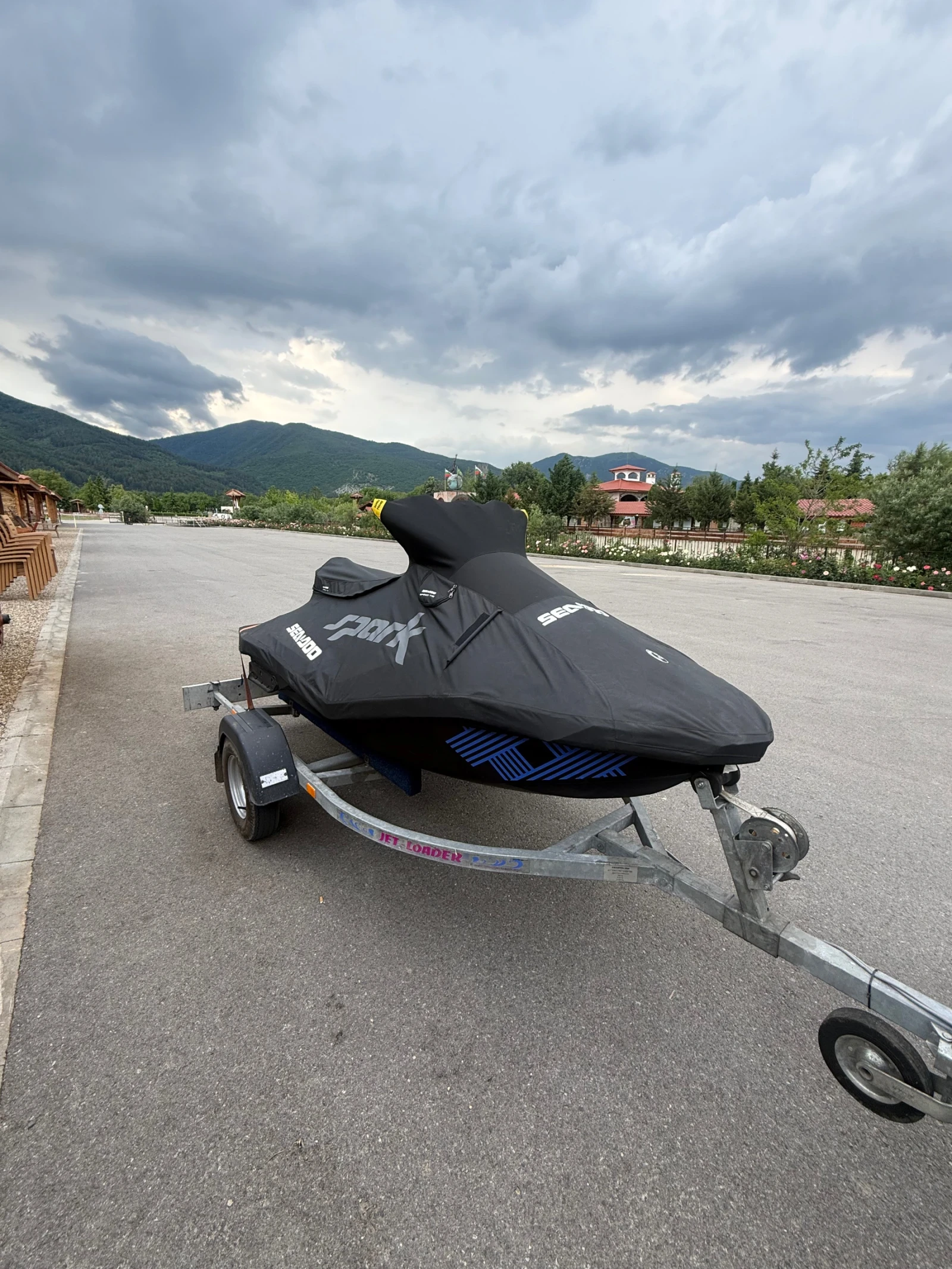 Джет Bombardier Sea Doo Spark trixx 3up, снимка 7 - Воден транспорт - 54904554