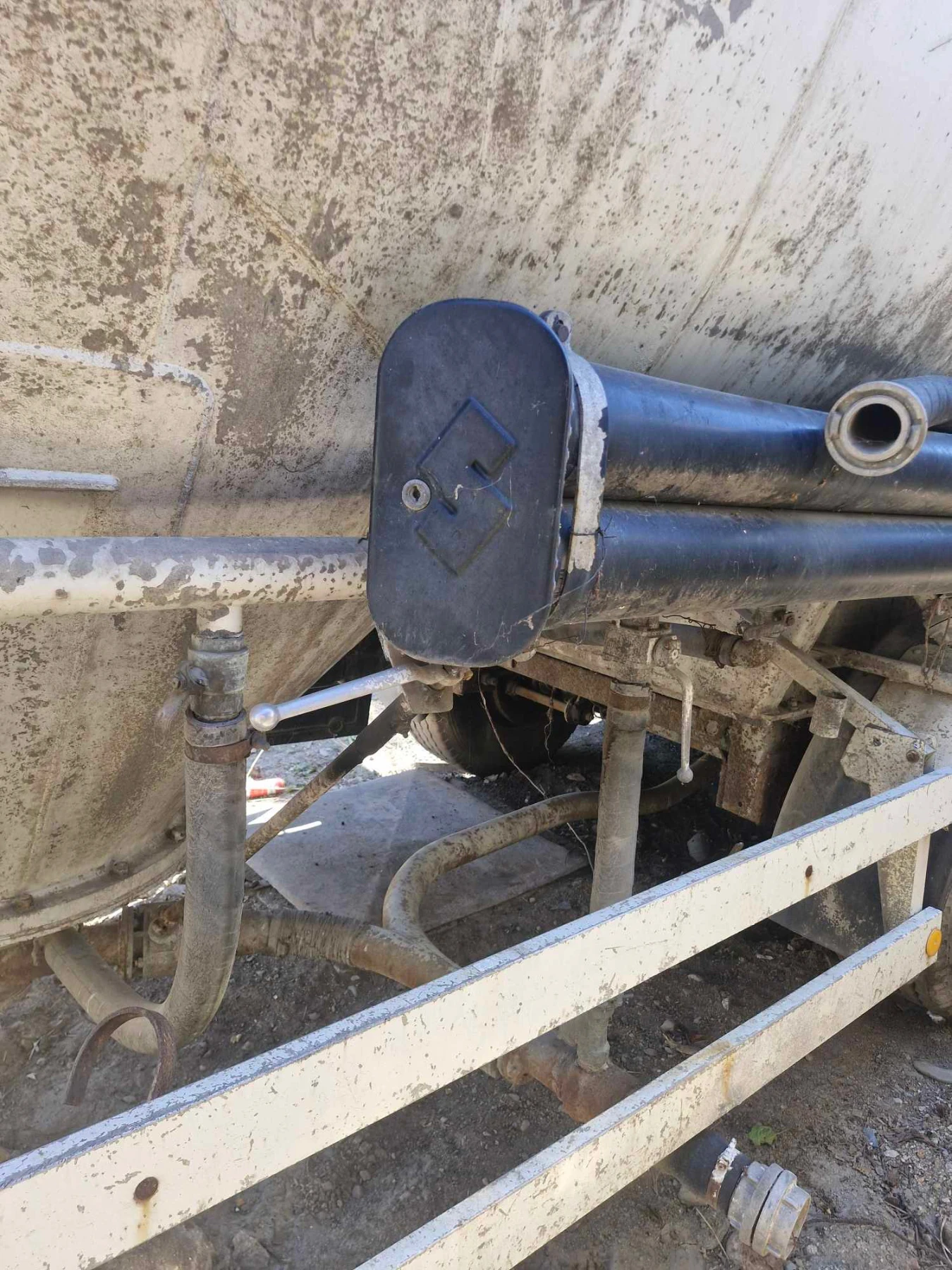 За камион Други Spitzer Silo Fahrzeuge, снимка 7 - Ремаркета - 56070530