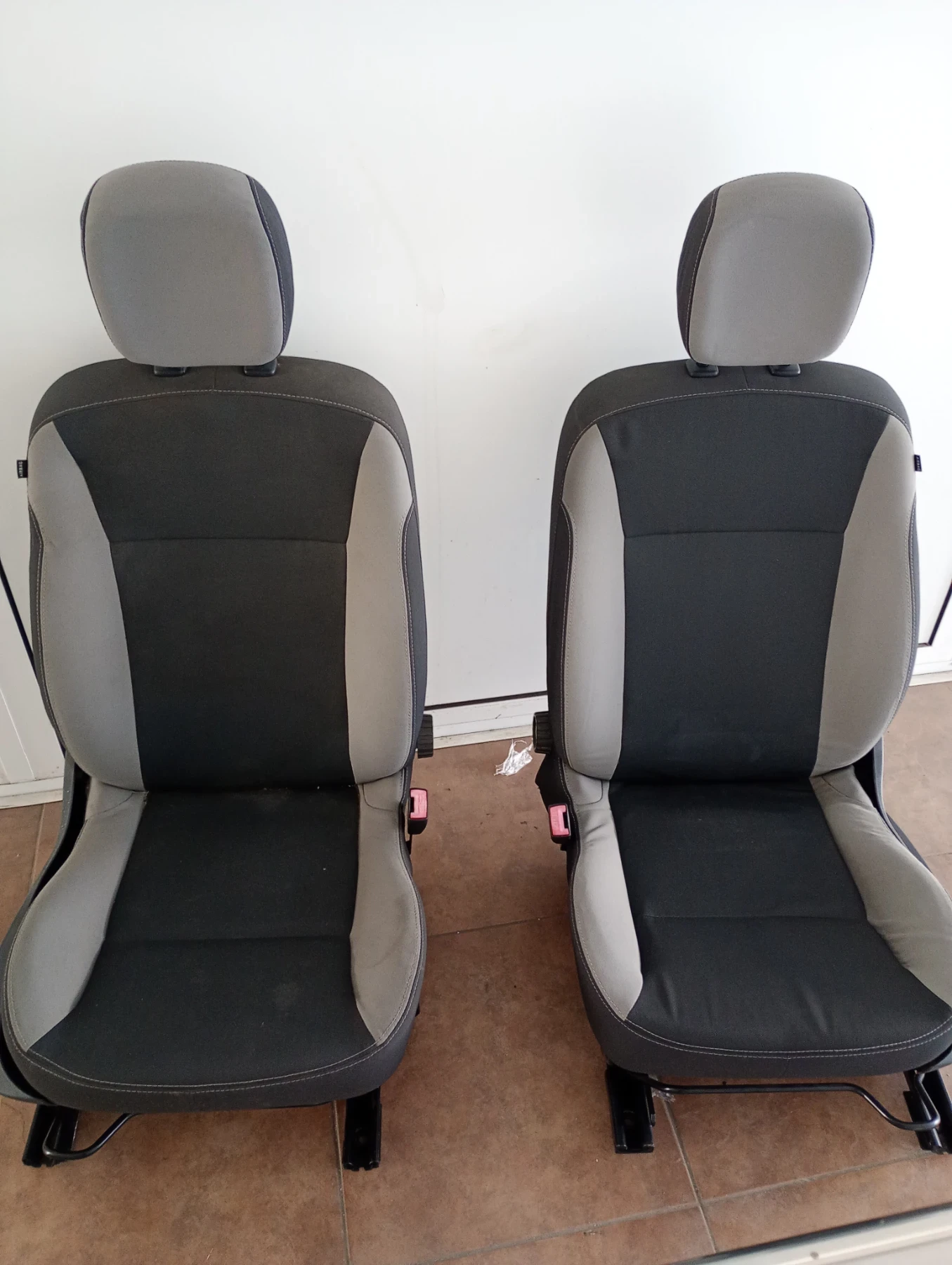 Предни седалки за Рено Клио 3, снимка 2 - Части - 54093099